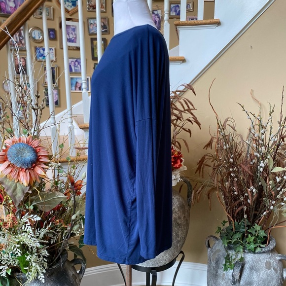 Tobi Large Navy Long Sleeve Bamboo Layering Top. Very soft. - Picture 2 of 6